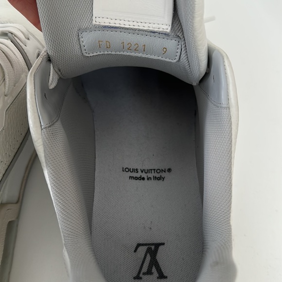 Louis Vuitton Trainer Sneaker - Picture 6 of 7